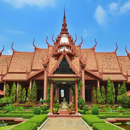 Essence Hotel-Phnom Penh Exterior foto